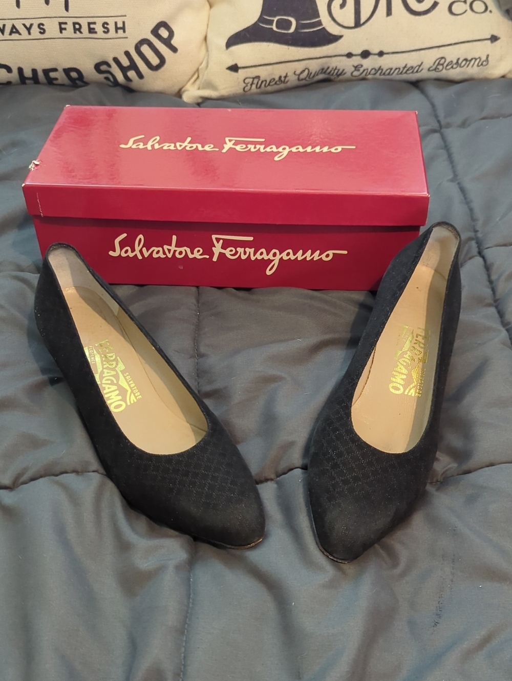 Authentic Salvatore Ferragamo Black Pointed Toe Quilted‎ Heels Size 9B